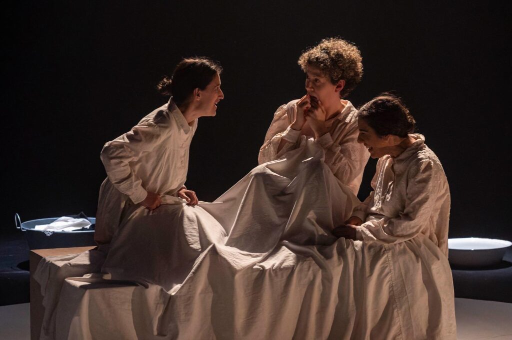 Rogles de cançons i misèria, de Paula Llorens i Isabel Martí